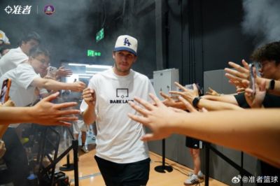 参与度拉满！里夫斯中国行厦门站观战百分大战 亲自上阵教欧洲步