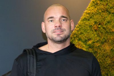 斯内德拍卖职业生涯收藏品，包括世界杯银球奖、C罗球衣