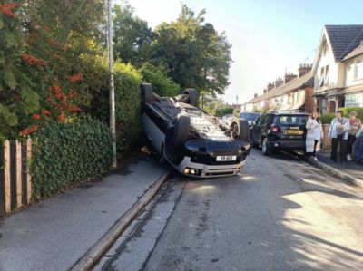 车辆当场仰翻！赫尔城边锋托马斯遭遇车祸，万幸球员没事毫发无损