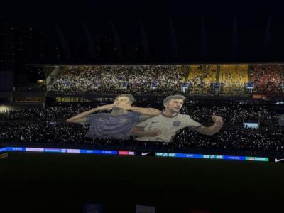 今日津门虎赛前展示三面看台TIFO，主角为基莱斯与哈达斯