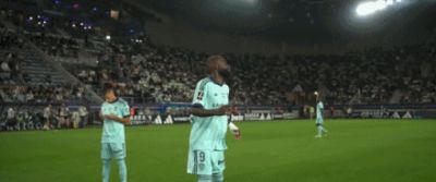 半场：里昂0-0巴黎FC，努瓦马抢点造险