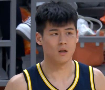 广东大胜墨尔本球队！三国青齐发挥，徐杰张文逸齐爆，卢卡太全面