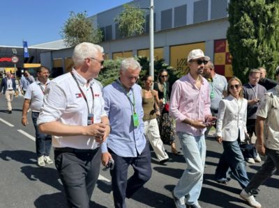 记者:穆里尼奥现身F1西班牙大奖赛,此前曾放话本轮没赢就不会来