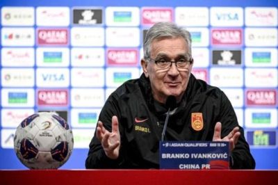 伊万笑对印尼媒体：我有10个前锋可用 一直很乐观