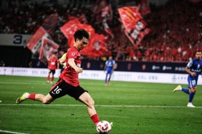FIFA官网：成都蓉城中场杨明洋会籍变更为中国足协