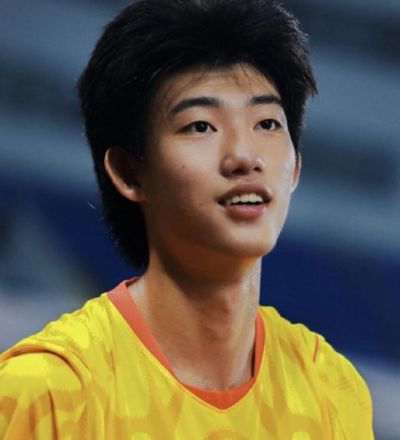 17岁前足球小将赵松源入选国足，最高兴的莫过于董路