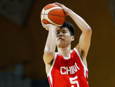 中国男篮46分大胜巴林，李悦洲解锁男篮新晋“虐菜小王子”