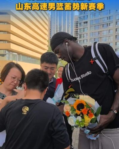 山东男篮抵达威海，新队长郭凯透露拉练重点，邱彪要拿出真本事了