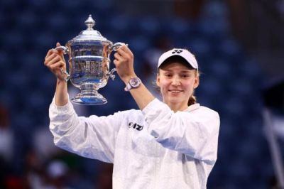 WTA大变天！3人平分2026四大满贯冠军 萨巴伦卡哭了 郑钦文首冠多久