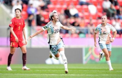 中国女足1-3西班牙遭U20世界杯首败!小组第3出线 黄嘉欣破门+伤退