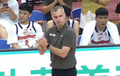 季后赛坐穿板凳，宏远换帅后成为大腿 轰20分+2个第1 打脸杜锋了