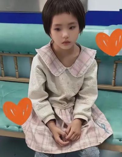 云南一医生给留守儿童就诊时，无意间发现一小女孩容貌惊为天人，和她所处的环境仿佛不在一个图层