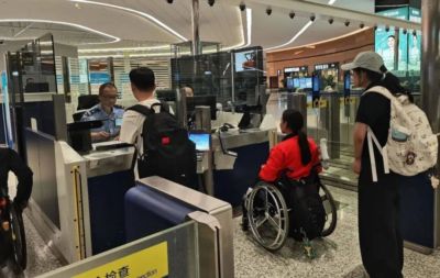 四川边检总站执勤四队高效保障中国残疾人射击队顺畅通关
