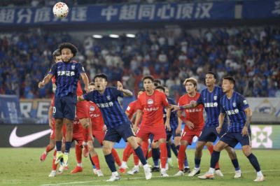 1-1，95分钟被绝杀，再见武汉三镇！球迷：有些人像带着任务来的