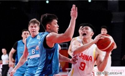 CCTV直播!男篮争小组第一,全华班PK4大归化,郭士强再迎考验