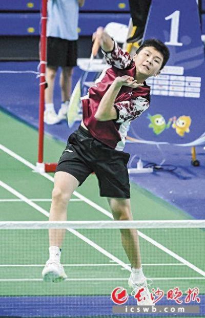 长沙小将刘丰语囊括省运会青少年组羽毛球U14男单、男双、男团冠军