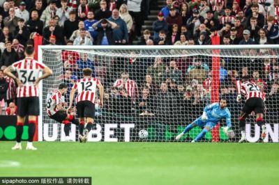 阿森纳2-0胜桑德兰四连胜领跑英超