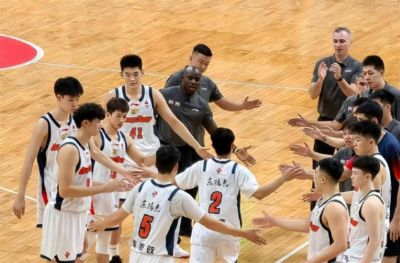 9.8日：宏远惠州6分复仇深圳！杨溢19分炸场，梅克250万美元悬念待解，胡明轩亚运挂帅