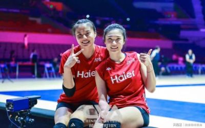 中国女排抵达日本！全队无精打采，首战菲律宾，卫冕阻力仍是泰国