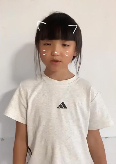 “10岁就有九个洞了！”小学女孩早熟视频火了，中学生都看不下去