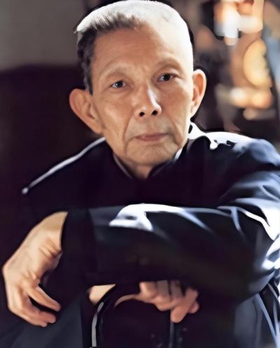 保利集团董事长贺平的人生颇具传奇色彩：他娶了邓小平的女儿为妻，还曾低调斥资3000万元收回三件国宝