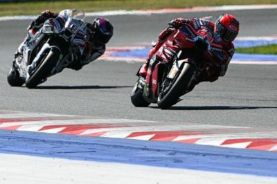 杆位车手首圈摔车，Marquez捡漏夺冠登顶积分榜