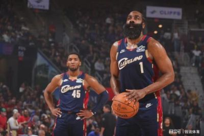 哈登评NBA历史最佳阵容,网友:能82胜0负,保底八连冠