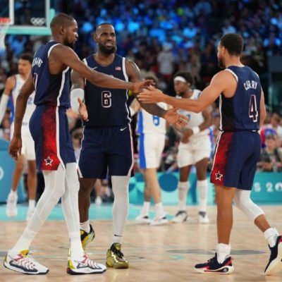 库里连中4记关键三分 美国男篮力克法国夺金牌