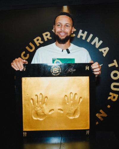 人山人海！库里社媒回顾今日活动：在深圳留下我们的印记