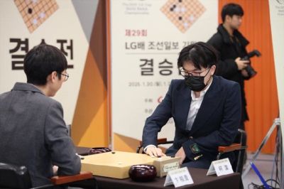 LG杯决赛首局柯洁胜卞相壹 距九冠王一步之遥