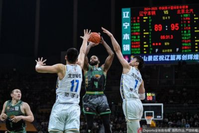 弗格45分辽宁惜败首钢 张宁17分山西胜四川
