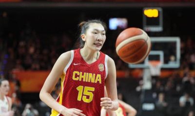9.12日：伴随中国女篮61比90不敌法国女篮，三大现实问题已经显现，张子宇虽年纪尚轻