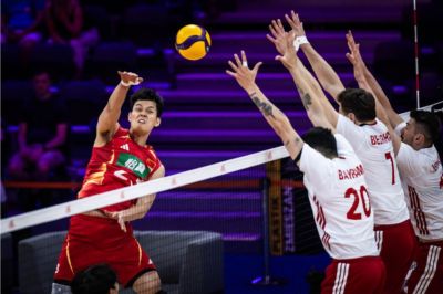 0-3！中国男排创纪录：排名跌5位，积分榜排倒数第3，今晚连败？