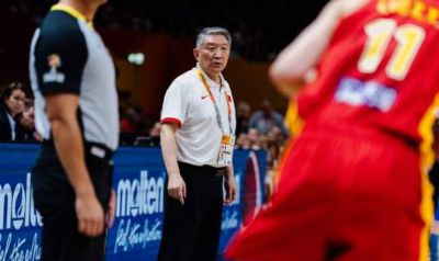 中国女篮止步八强，韩旭直言：期待球员、教练和裁判走出去拓宽视野