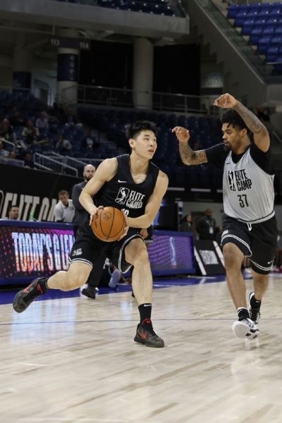 NBA球队只能有3份双向合同 崔永熙与多人竞争