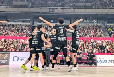 日本男排联赛名古屋3-1夺开门红 王东宸首发获9分
