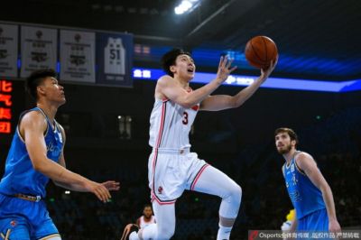 周琦14+16广东轻取首钢夺9连胜 曾凡博11+7