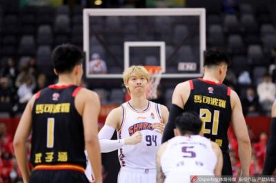王哲林压哨3分绝杀上海险胜深圳 山东力克宁波