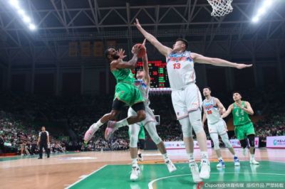 弗格34+10付豪18分 辽宁再胜新疆总比分2-0