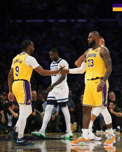 书写NBA新纪录！詹姆斯父子同时登场创造历史