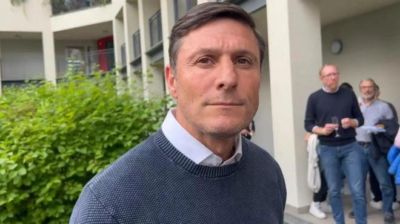 萨内蒂现身布斯托活动寄语孩子：跨过困难，人们才会变得更强