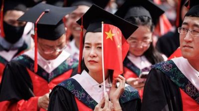 中国人英语水平已退回到15年前,国内应加强英语教育,而不是削减