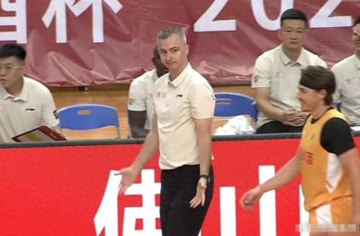 广东队捡到宝！8分钟高效砍11分+3记三分，球迷：比原来老寒腿强