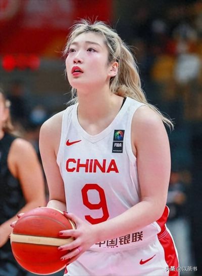 31岁李梦现状:连续落选,无球可打,早已身家过亿,四处旅游潇洒
