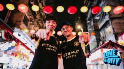 曼城采访中国香港球迷：看着球队倾尽全力，真能让我的心情好起来