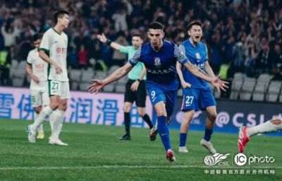 上海申花抵达川崎 三大主力缺阵！斯卢茨基助人为乐