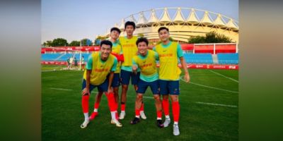 17岁赵松源晒国足训练课胜利小分队，配文：首胜🏆keep going～