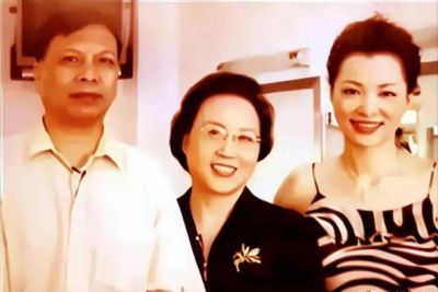 彻底摊牌了？一个欠9亿一个骗13.9亿，董卿被爆猛料，原来她和王丽坤同样困境