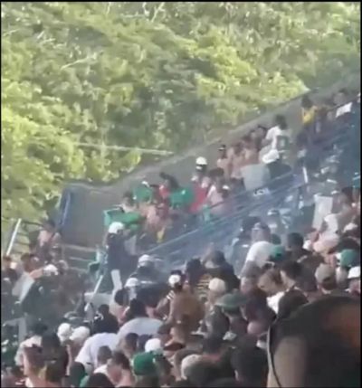 哥伦比亚联赛球迷斗殴导致比赛中断,超300人被逐出球场