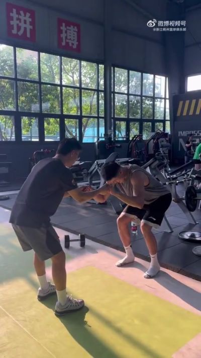 余嘉豪出镜!浙江男篮晒球队的训练视频:力量日🏋️
